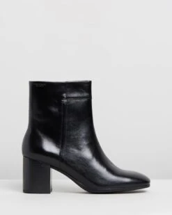 Nicole Black By Vagabond