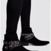 Bandana Chelsea Boot In Black -Vionic AU Shop pl mzz40848 img5e242bac99f9a4.35408971